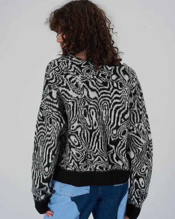 Gen V S01 2023 Jaz Sinclair Black & White Wavy Print Cardigan