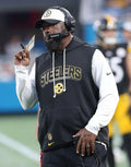 Mike Tomlin Pittsburgh Steelers Black Sideline Sleeveless Hoodie WorthVee