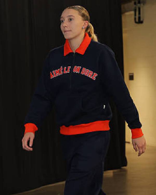 Paige Bueckers Dallas Wings Vs Indiana Fever Sweatshirt WorthVee