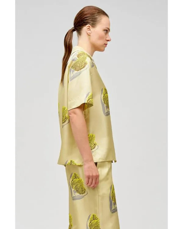 Sunny Nights S01 D’Arcy Carden Tulip Camp Shirt WorthVee