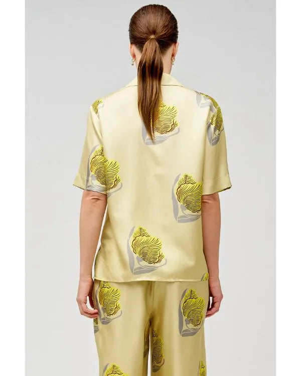 Sunny Nights S01 D’Arcy Carden Tulip Camp Shirt WorthVee