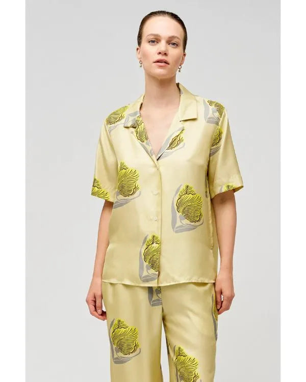 Sunny Nights S01 D’Arcy Carden Tulip Camp Shirt WorthVee
