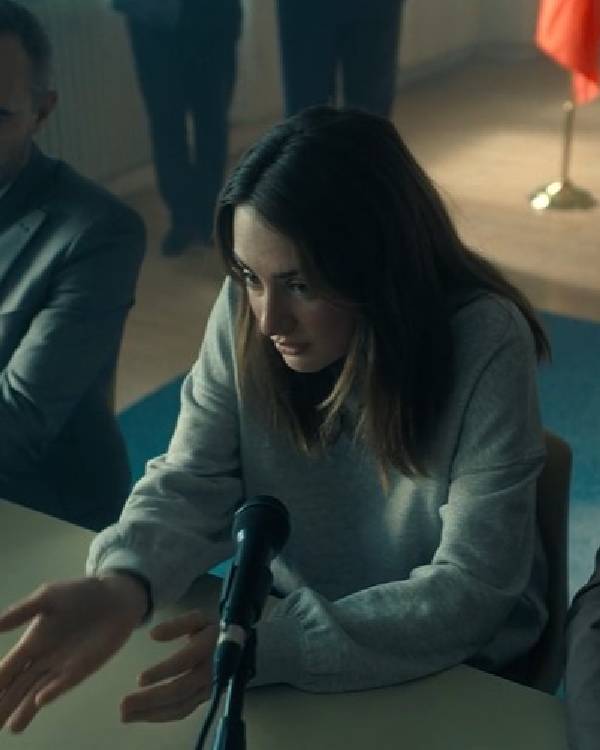 The Twisted Tale of Amanda Knox Grace Van Patten Grey Sweater Shopotiny